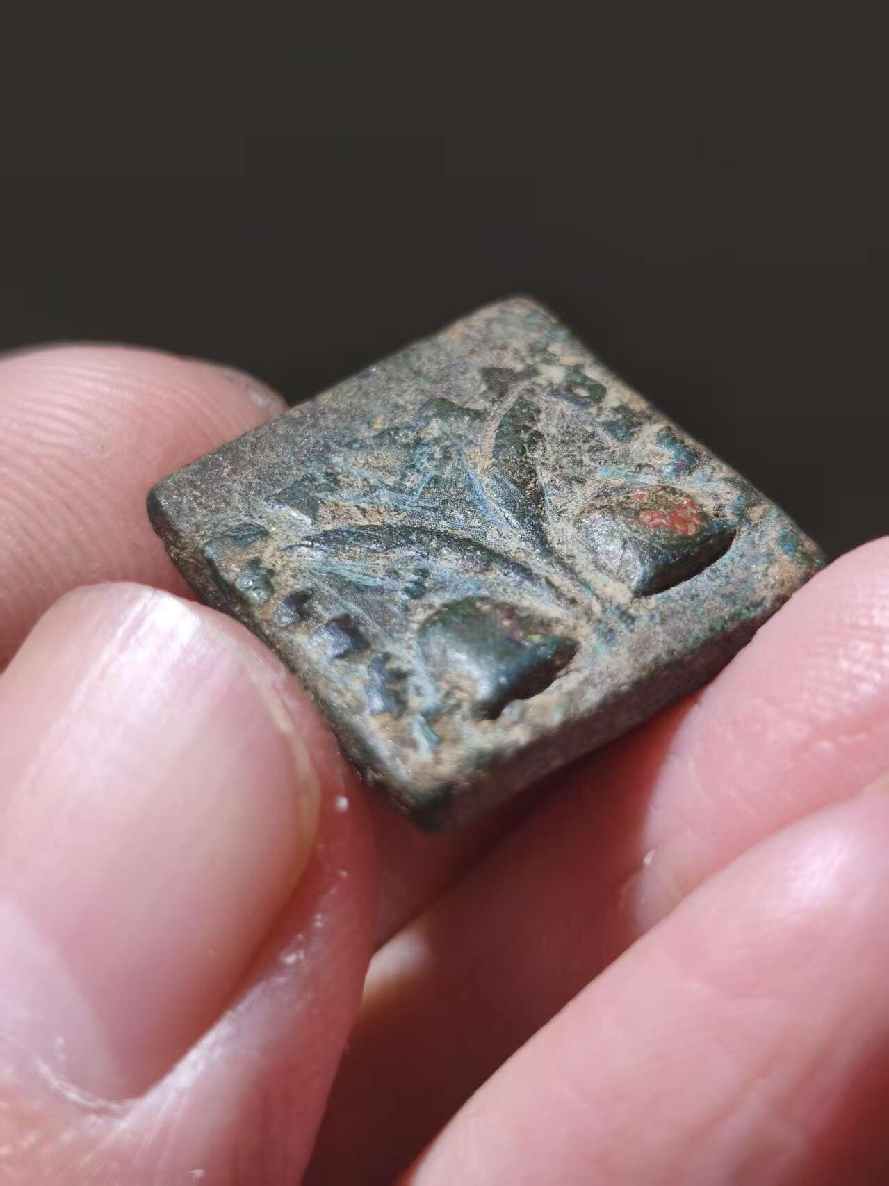 星盘世界钱币十二月二十七日古典币专场 典藏极品！巴克特里亚方铜币，安提亚基达斯大王，这个属于半人像type，好品十分少见，正面是宙斯手持雷霆杖，背面是双子帽