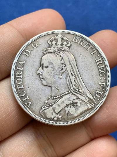 《竞宝斋》第449场 周日，周一，周二  3场连拍 （全场包邮，欢迎送拍） - 英国 1889年 维多利亚女王 高冠 马剑克朗大银币