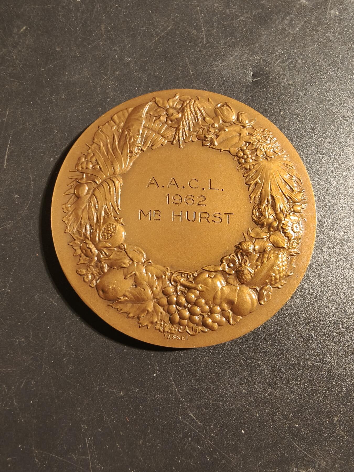 老王徽章第171期 法国园艺协会大铜章    原盒    园艺小天使   亨利杜布瓦作品     直径56mm     重量77.9g