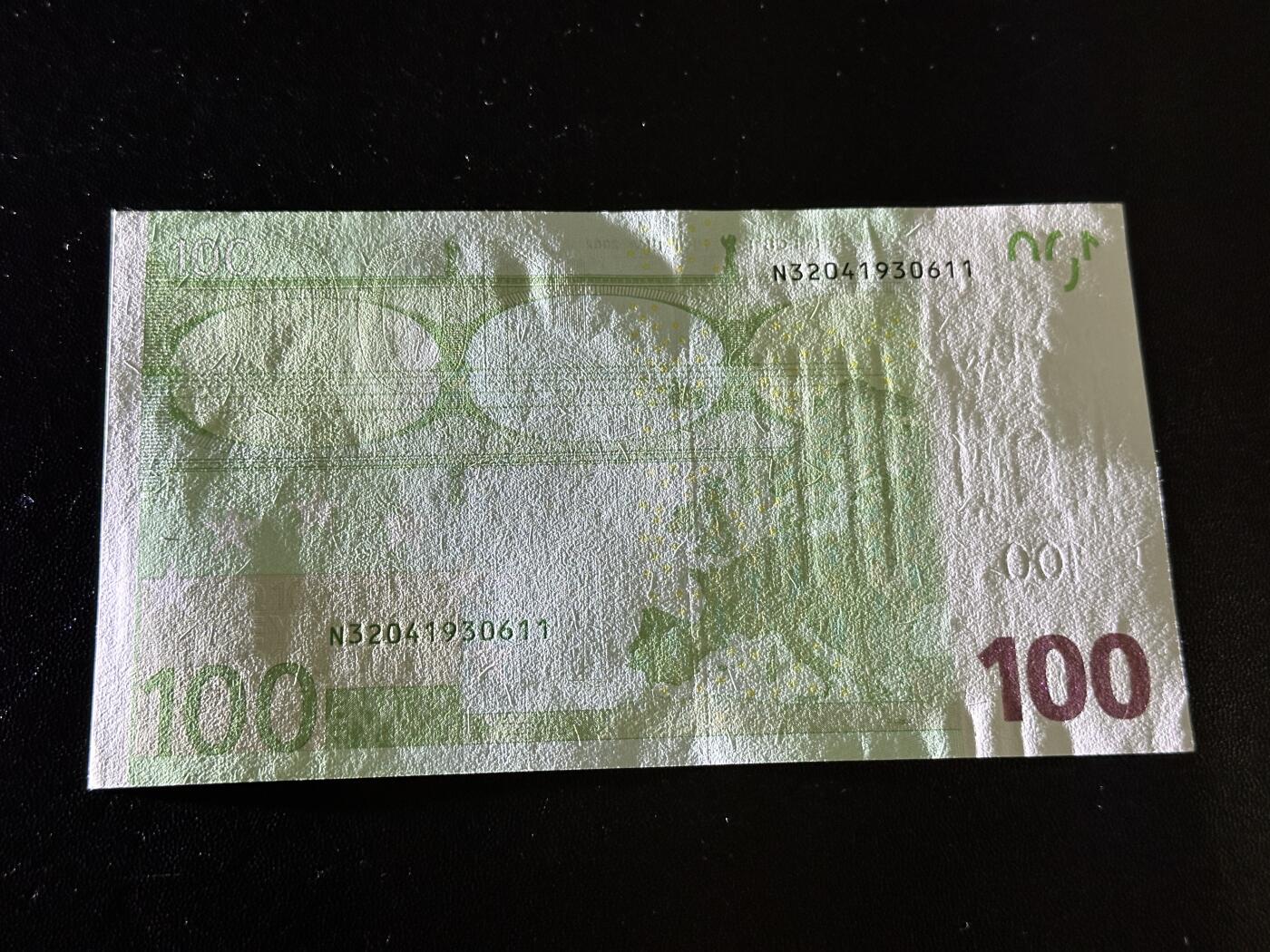 《外钞收藏家》第五百九十六期（精品大拍场）（本平台长期征集拍品、欢迎藏友们联系合作） 二签100欧元 UNC- 有软折