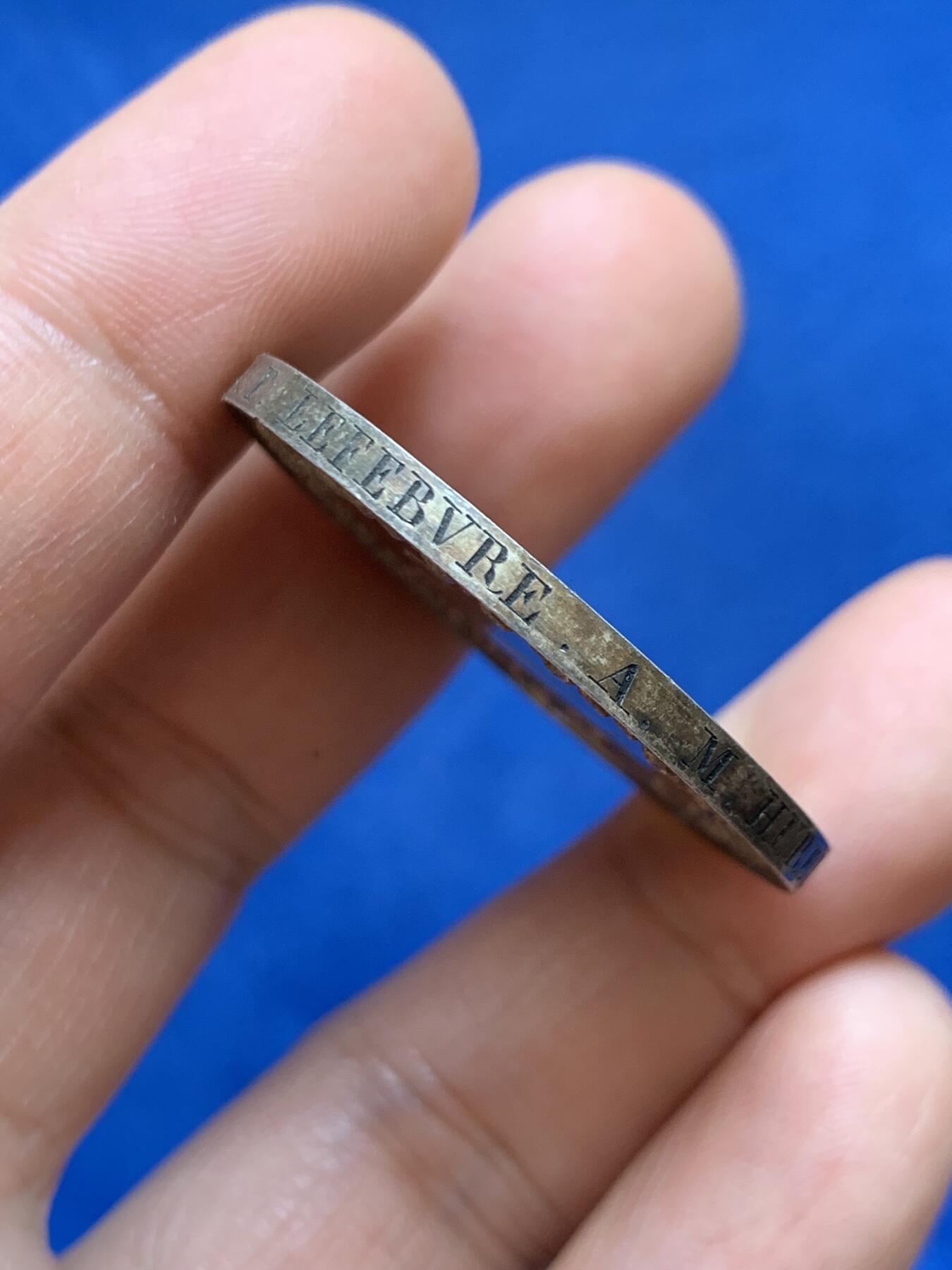 《竞宝斋》第449场 周日，周一，周二  3场连拍 （全场包邮，欢迎送拍） 1853年法国婚礼银章 21.75克 36.4mm 手指银标 边铭刻字