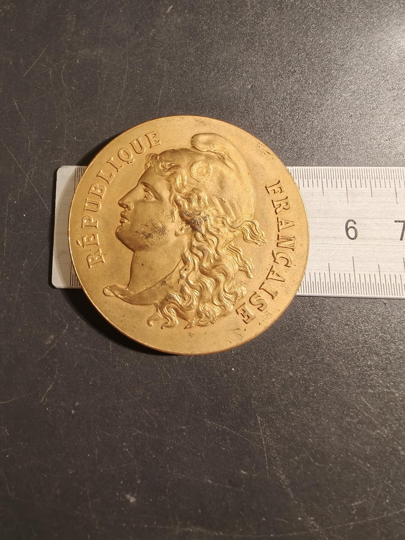 老王徽章第171期 法国巴黎禽畜饲养者国际博览会镀金大铜章     直径50mm     重量58.6g