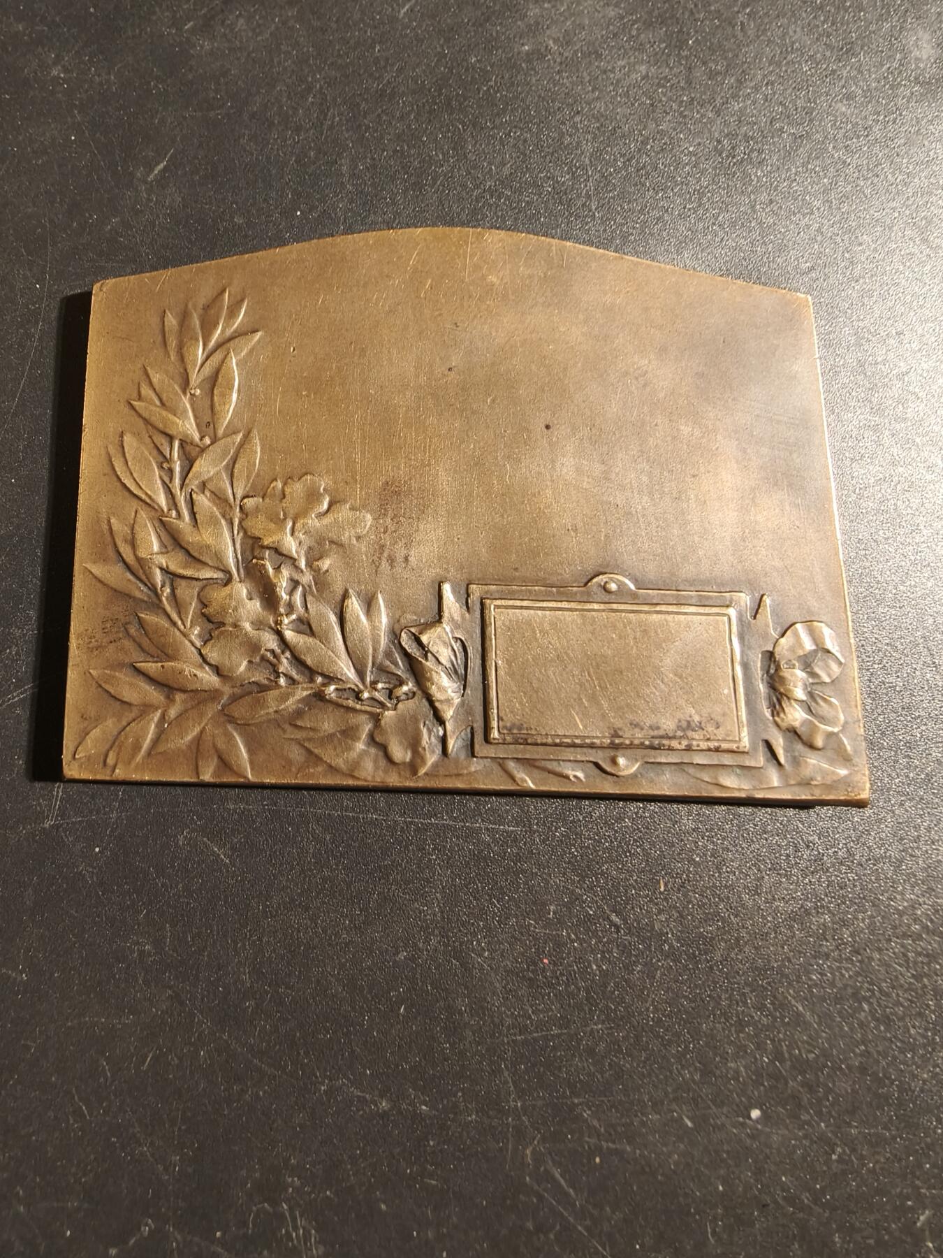 老王徽章第171期 法国1925年图尔宽第28届全国和国际射击比赛方形大铜章      尺寸67×50mm     重量88.1g