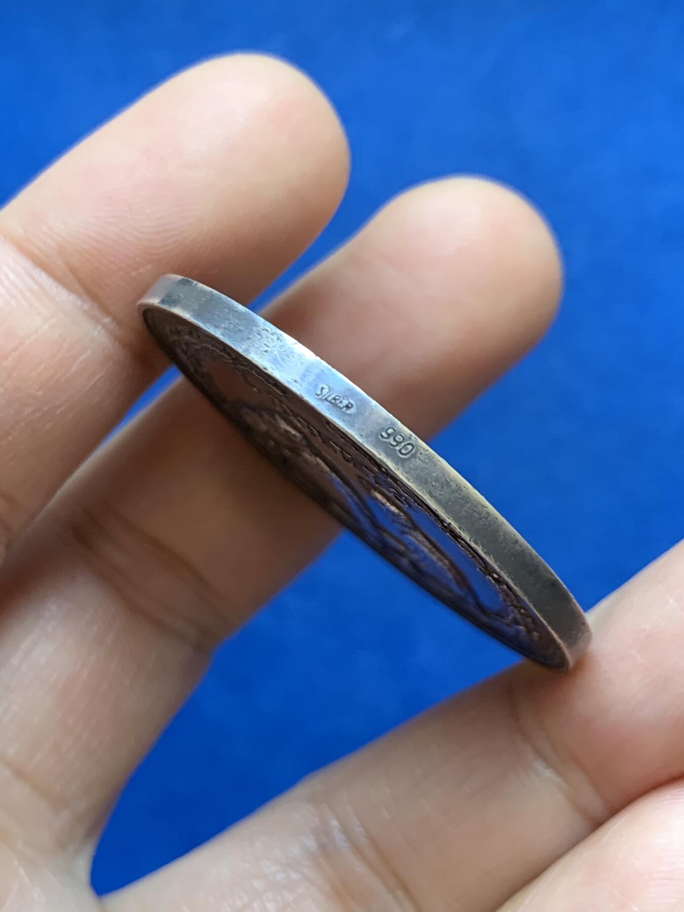 《竞宝斋》第449场 周日，周一，周二  3场连拍 （全场包邮，欢迎送拍） 德国吕贝克动物银章 990银 直径39.5 重22.8克 品种少见 高浮雕