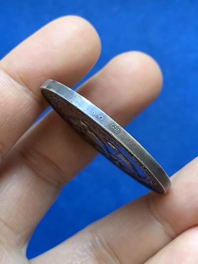 《竞宝斋》第449场 周日，周一，周二  3场连拍 （全场包邮，欢迎送拍） 德国吕贝克动物银章 990银 直径39.5 重22.8克 品种少见 高浮雕