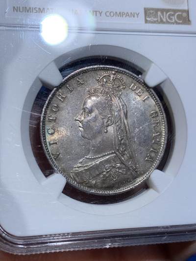 《竞宝斋》第449场 周日，周一，周二  3场连拍 （全场包邮，欢迎送拍） NGC MS62 英国 1888年 维多利亚女王半克朗，包浆十分优美，少见吉祥年份，收藏一步到位