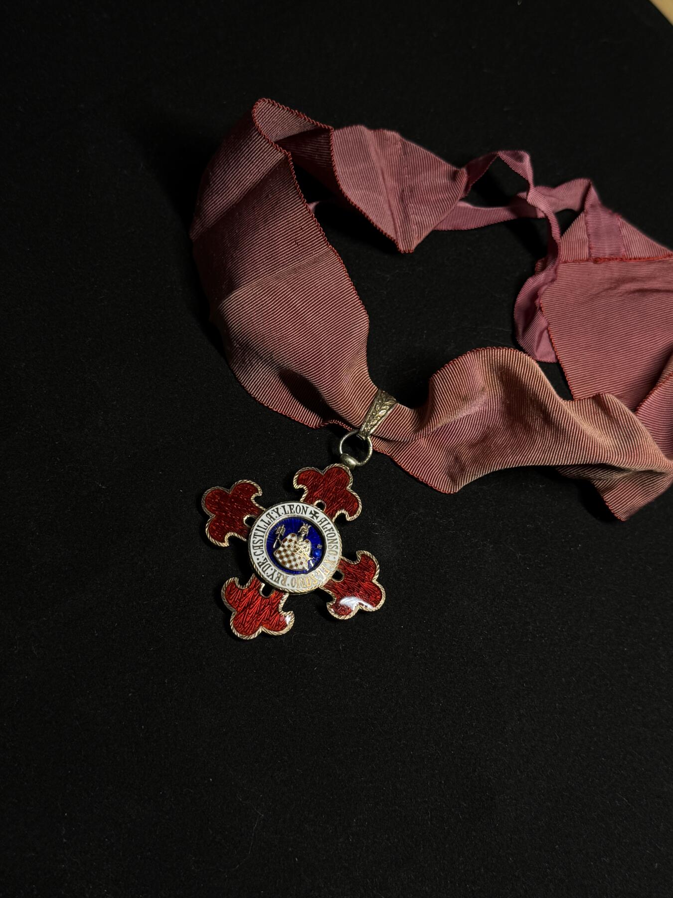 欢庆元旦！戎马世界章牌大赏第109期元旦大拍 西班牙指挥官级阿方索十世勋章，银制，授予在学术领域表现突出的个人，品相很好，少见