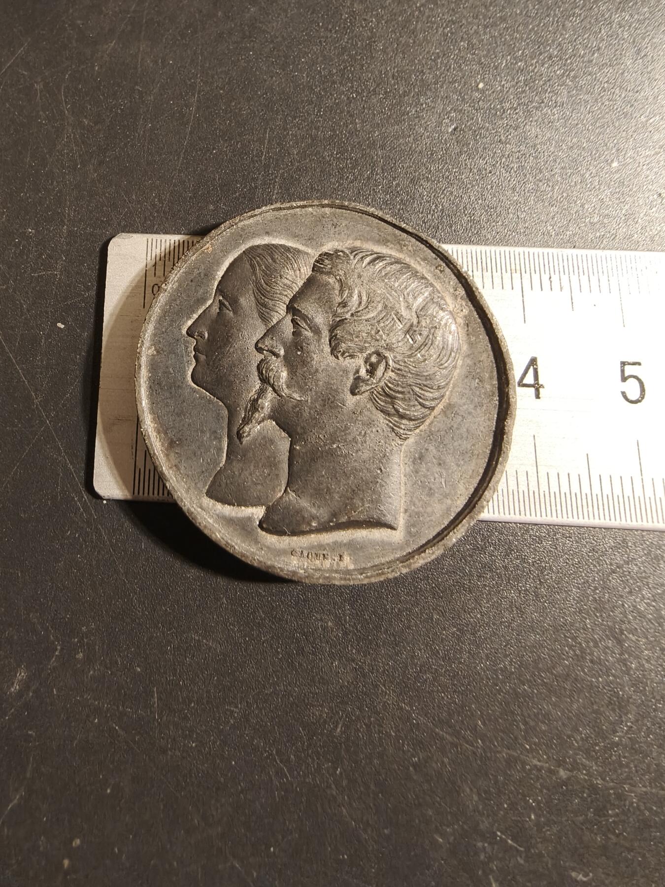 老王徽章第171期 法国巴黎1855世界博览会纪念章    直径38mm    重量25.4g