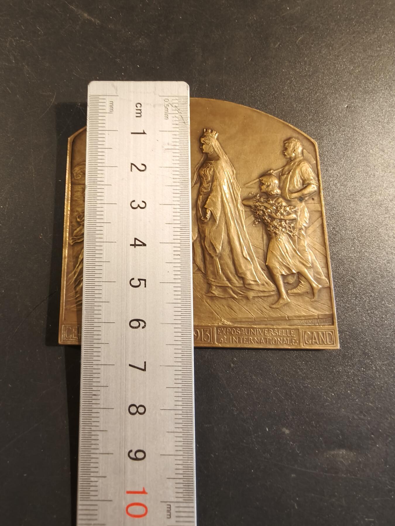 老王徽章第171期 比利时1913年根特世博会方形大铜章     尺寸70×66mm     重量111.5g