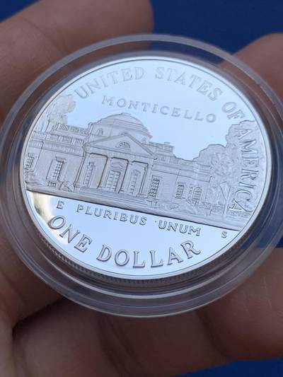 《竞宝斋》第449场 周日，周一，周二  3场连拍 （全场包邮，欢迎送拍） 美国1993年托马斯·杰斐逊诞辰250周年1美元银币 26.63g 900银