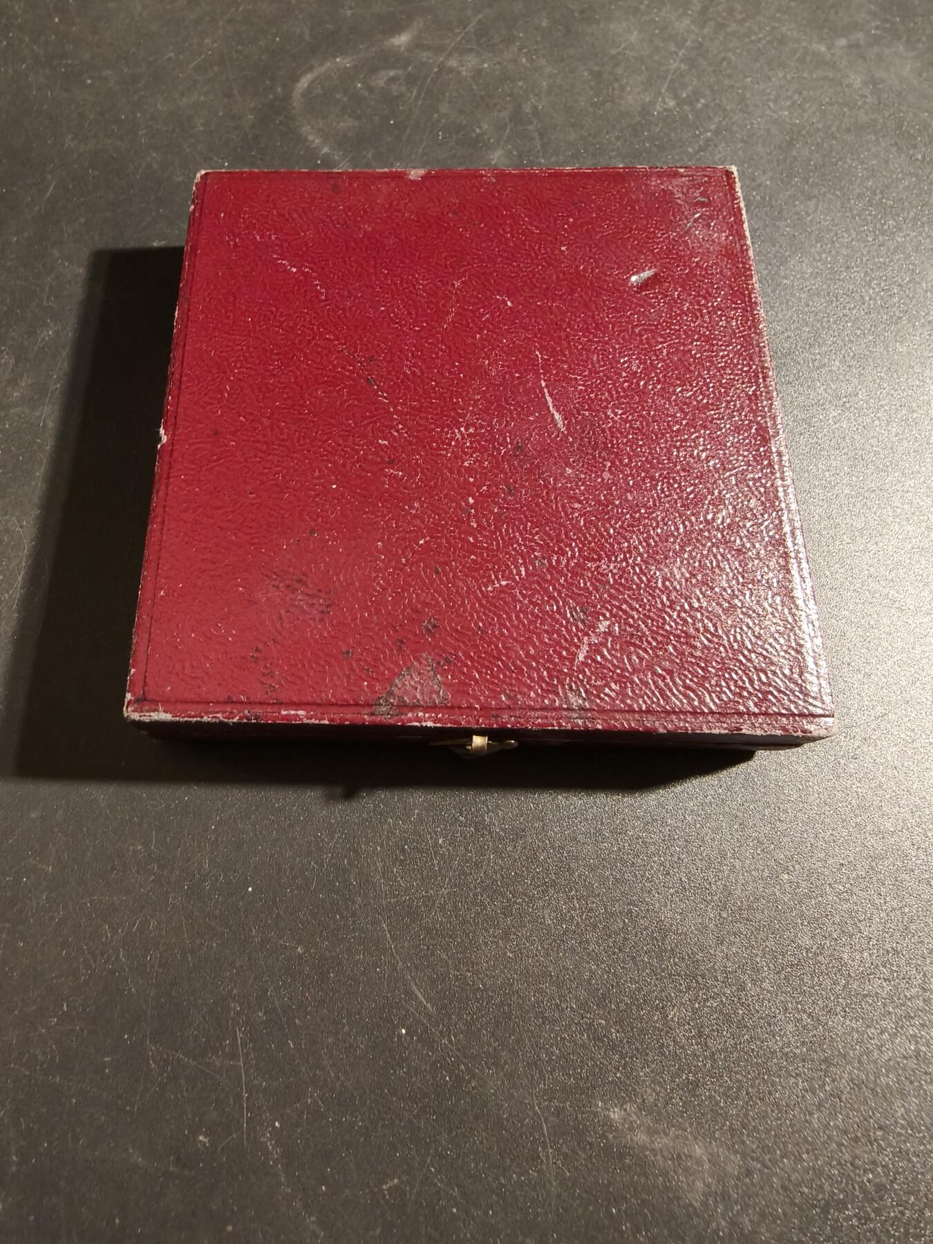 老王徽章第171期 法国园艺协会大铜章    原盒    园艺小天使   亨利杜布瓦作品     直径56mm     重量77.9g