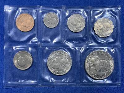 《竞宝斋》第449场 周日，周一，周二  3场连拍 （全场包邮，欢迎送拍） 加纳 1958与1965年 7枚五星套币  此类封装币少见 细节见图