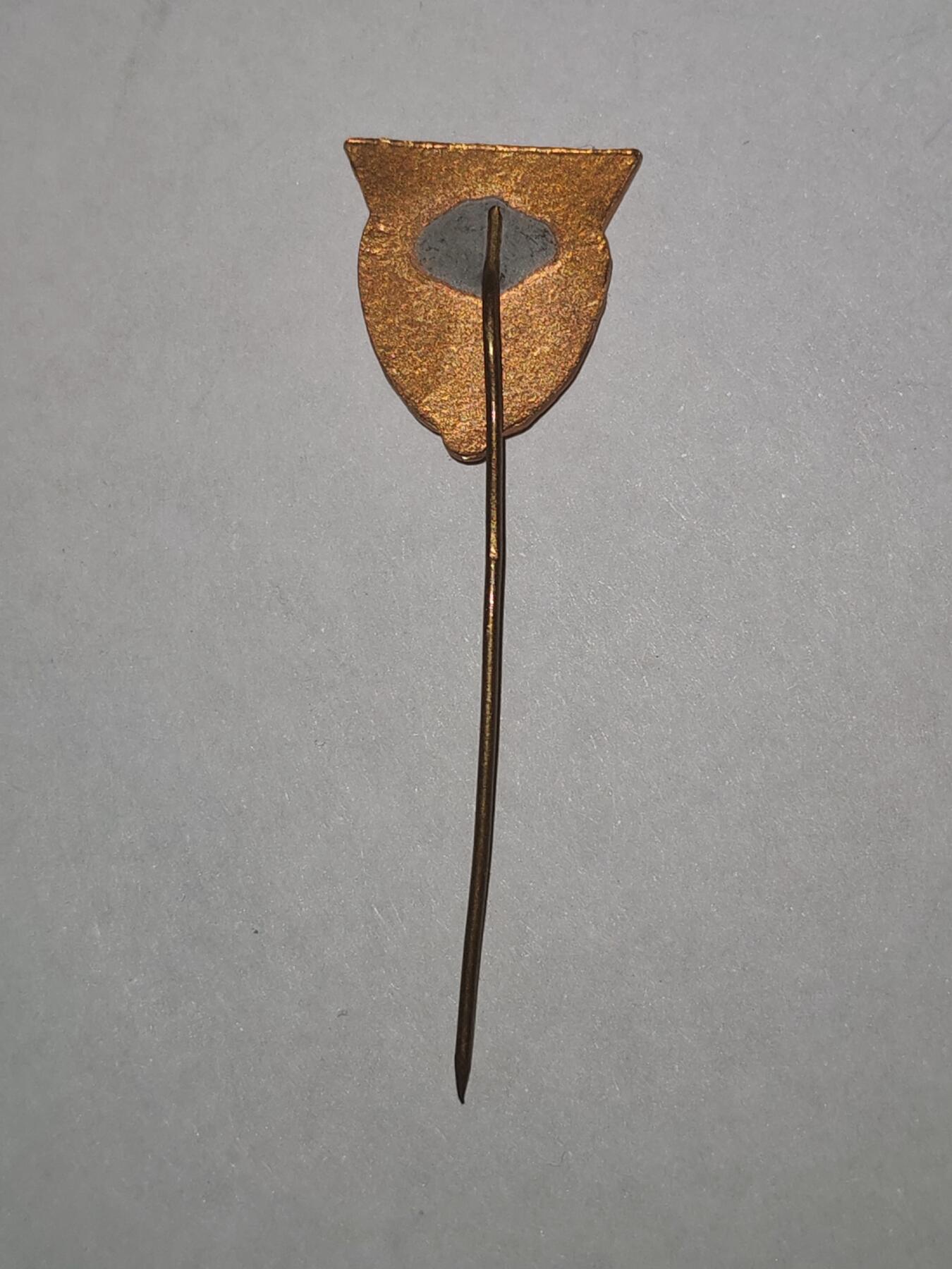 韵星假日拍卖第三十三期 -- Rimey Holidays Auction 33 匈牙利人民共和国Ferencvarosi tc 纪念插针 历史悠久的俱乐部 从人共到现在