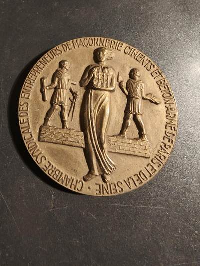 老王徽章第171期 - 法国石匠和混凝土承包商协会大铜章     直径58mm     重量102.7g
