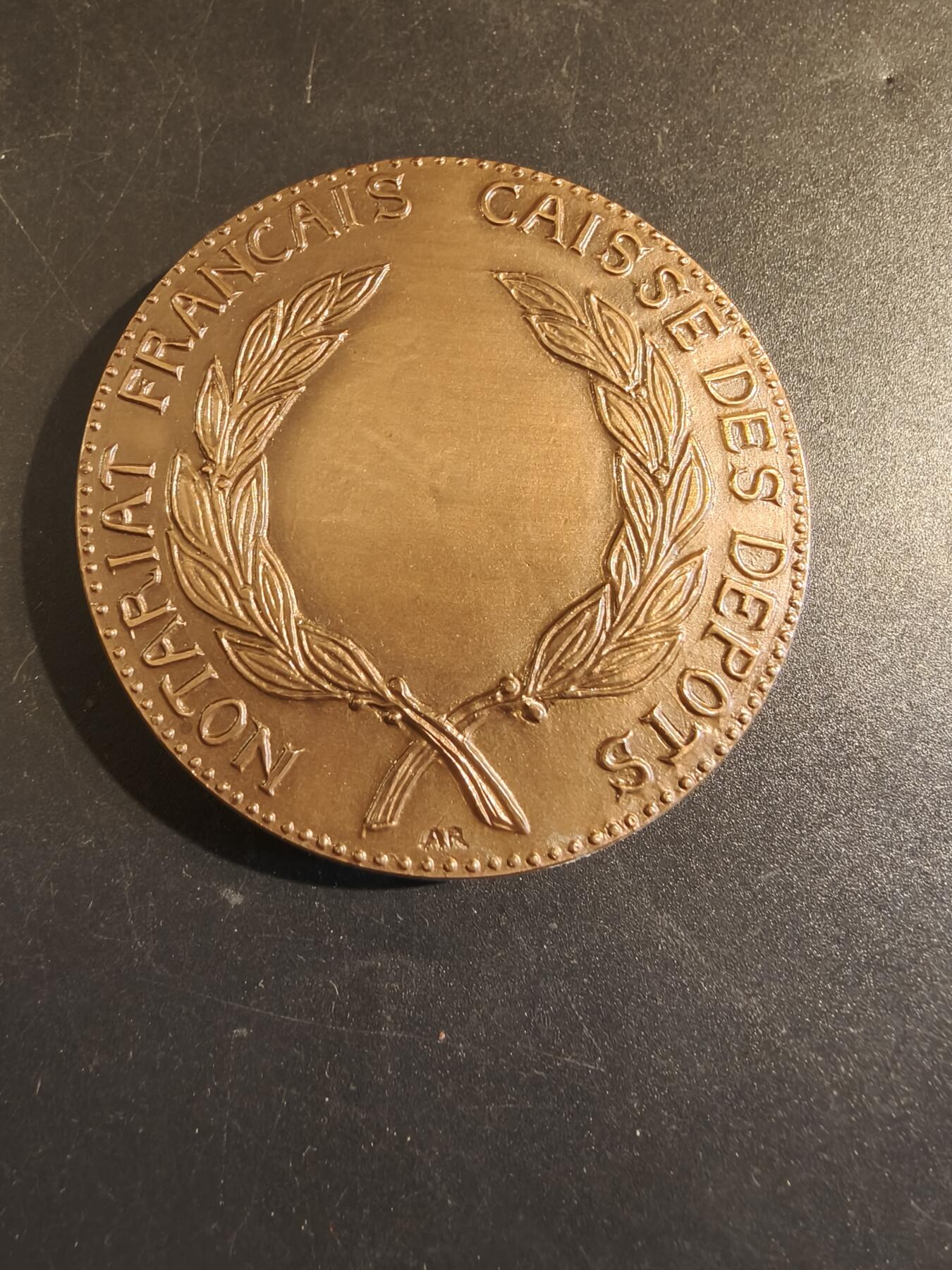 老王徽章第171期 法国公证处与存托银行大铜章 原盒 直径60mm 重量133.9g 正面人物为拜占庭国王查士丁尼一世