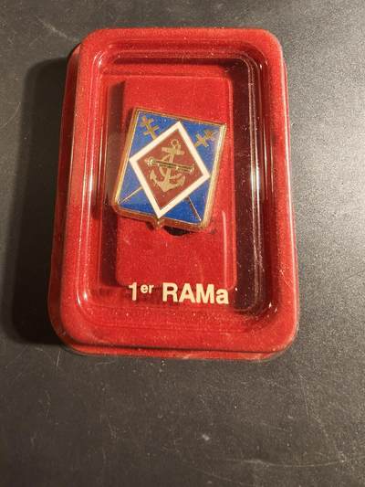 老王徽章第171期 - 法国海军陆战队第1炮兵团证章    原盒