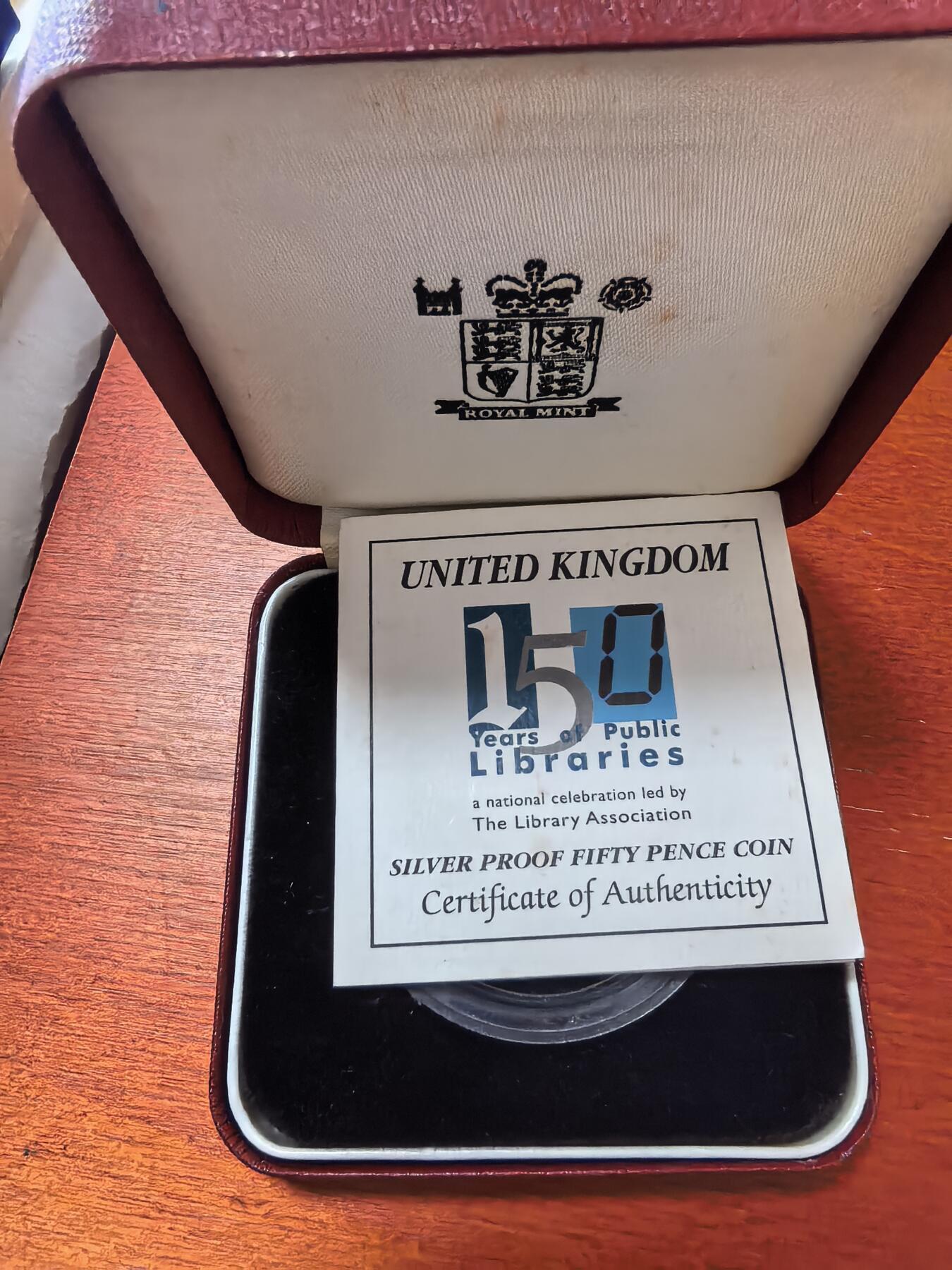 长老汇蛇年精选第八十五场拍卖 2000英国公共图书馆50便士7边形精制银币，8克925银，盒证全，证书标2.5万枚，克书标7634枚