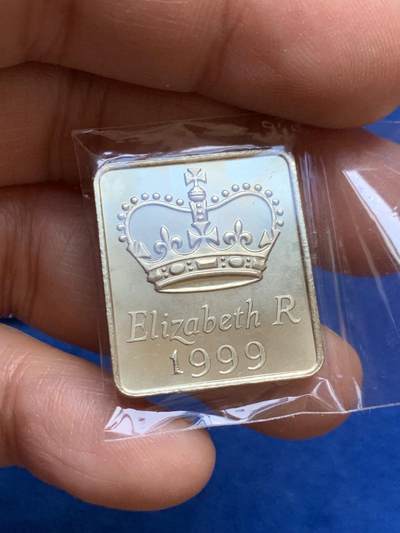 《竞宝斋》第449场 周日，周一，周二  3场连拍 （全场包邮，欢迎送拍） 英国担任欧洲部长理事会主席50便士纪念银币 925银 13.5克 盒证齐全 带一枚小方章