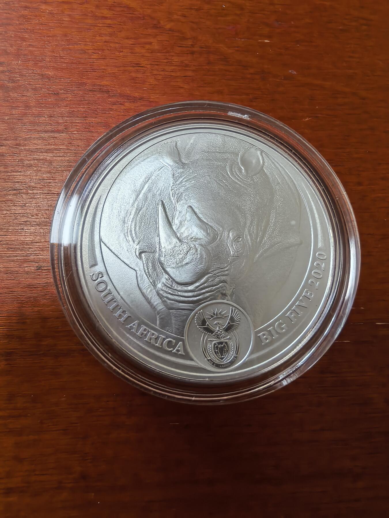 长老汇蛇年精选第八十五场拍卖  2020南非非洲五霸之一犀牛5朗德银币，卡装，1.5万枚