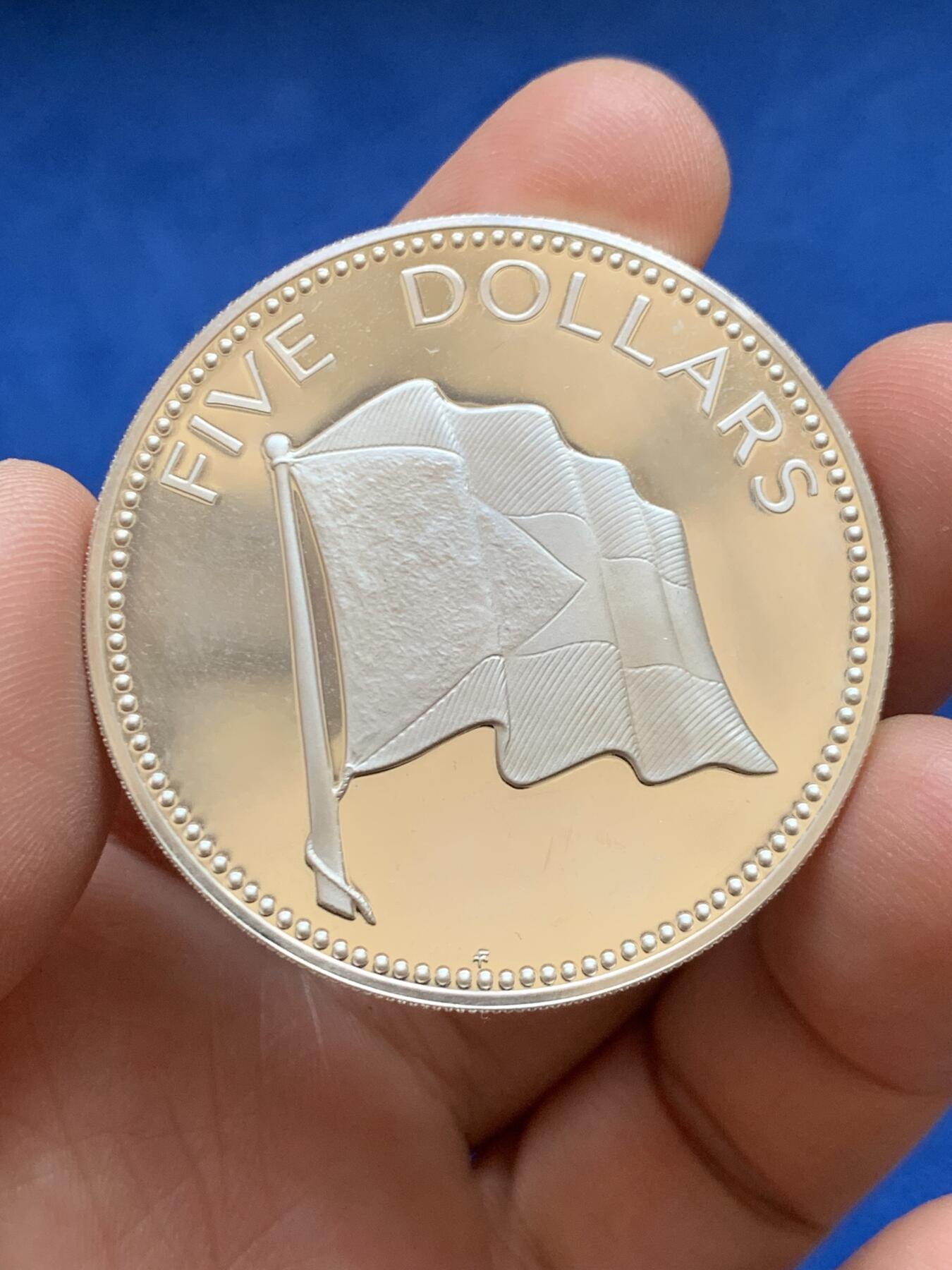 《竞宝斋》第449场 周日，周一，周二  3场连拍 （全场包邮，欢迎送拍） 巴哈马1974年精制5元银币，43.1克，925银，经典现代银币品种，设计精美