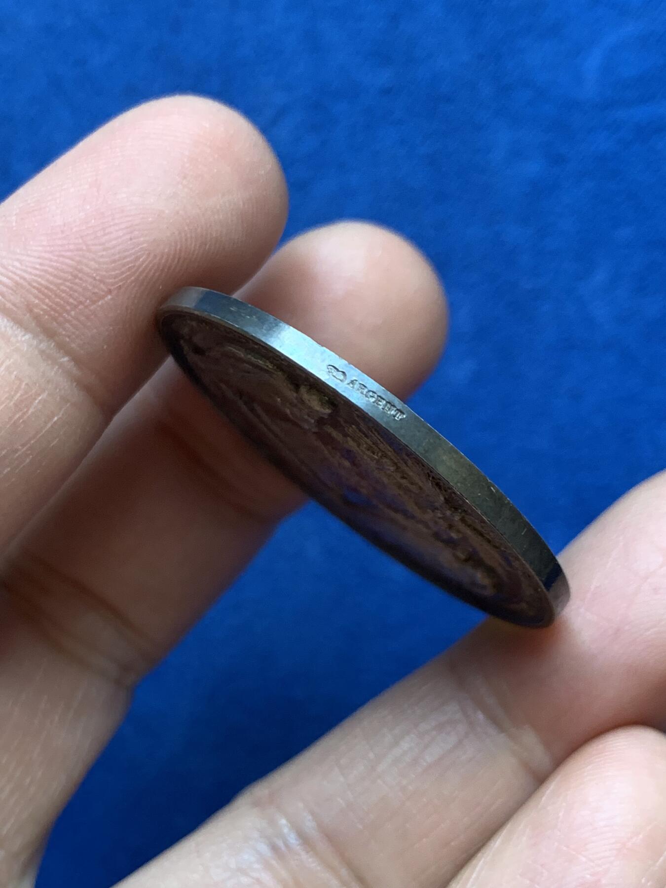 《竞宝斋》第449场 周日，周一，周二  3场连拍 （全场包邮，欢迎送拍） 法国宗教洗礼纪念银章 19.4克 36.6mm 丰饶角银标 带盒