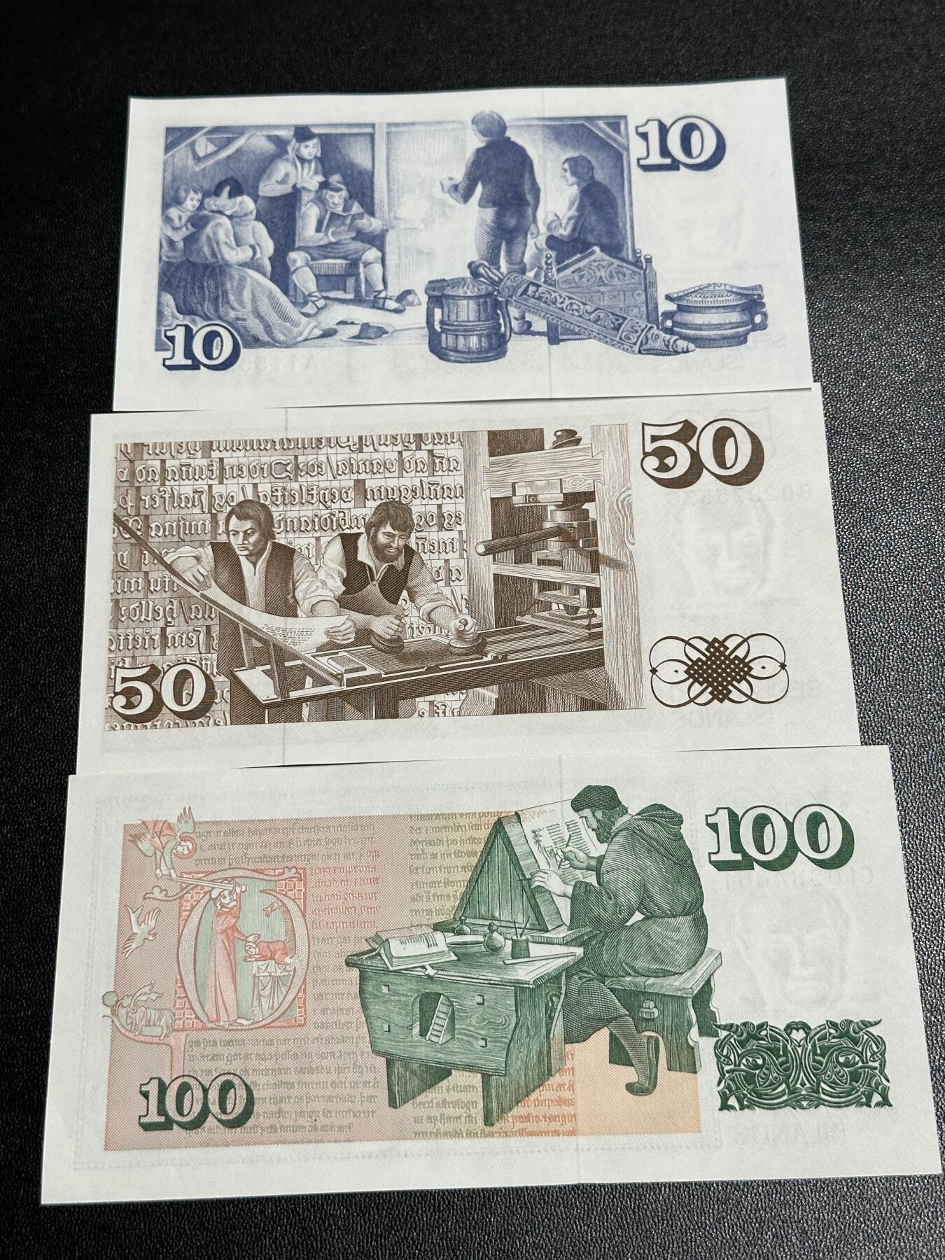 《外钞收藏家》第五百九十六期（精品大拍场）（本平台长期征集拍品、欢迎藏友们联系合作） 冰岛1961年首发年份清版10/50/100克朗三张小套（签名一致）	UNC