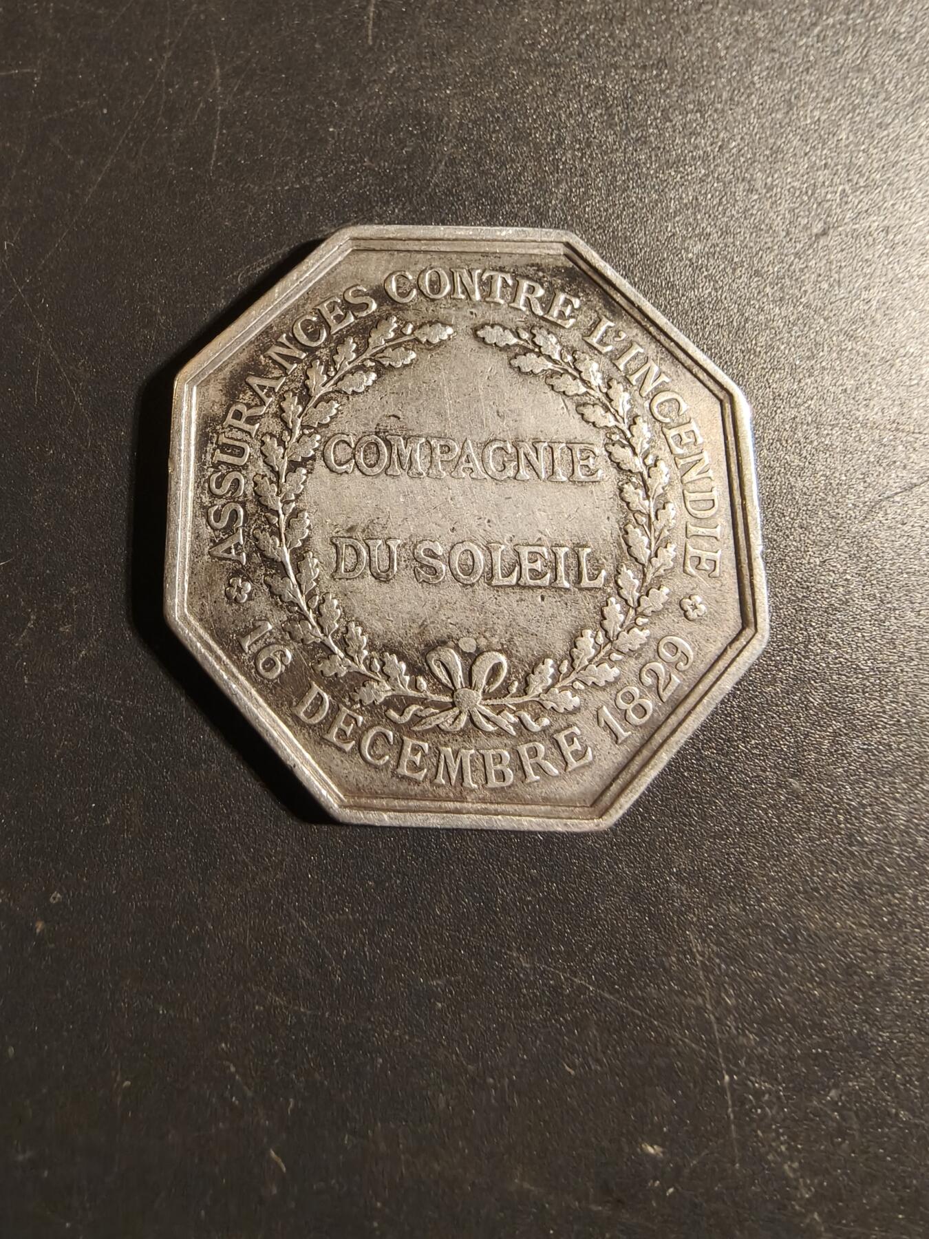 老王徽章第171期 法国1829年太阳火灾保险公司八角银章     950银    直径36mm     重量20g