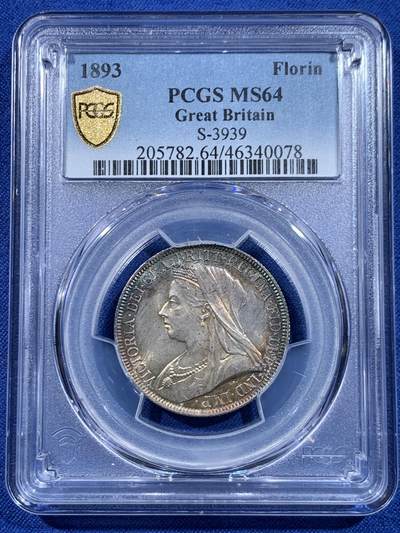 《竞宝斋》第449场 周日，周一，周二  3场连拍 （全场包邮，欢迎送拍） PCGS MS64 英国 1893年 维多利亚披纱佛罗林银币 五彩包浆 光度也很好 值得关注