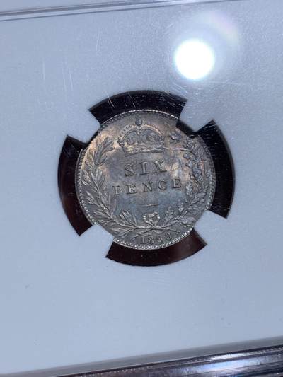 《竞宝斋》第449场 周日，周一，周二  3场连拍 （全场包邮，欢迎送拍） NGC MS63 英国 1893年 维多利亚 批纱版 6便士 银币 淡彩包浆 SIX版 难得