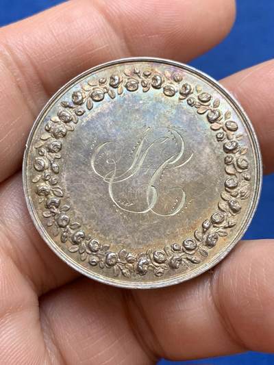 《竞宝斋》第449场 周日，周一，周二  3场连拍 （全场包邮，欢迎送拍） 1853年法国婚礼银章 21.75克 36.4mm 手指银标 边铭刻字