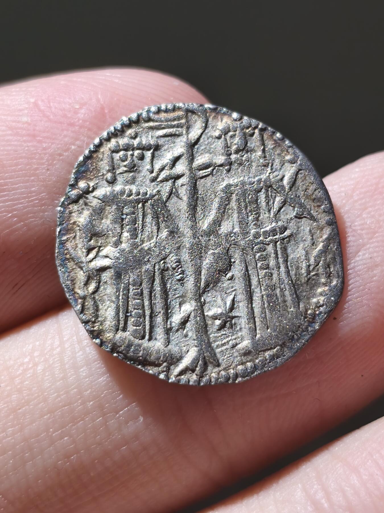 星盘世界钱币十二月二十七日古典币专场 中世纪 - 保加利亚王国仿拜占庭式格罗申银币，同类打制中算为不错的品相，三双眼睛均清晰可见