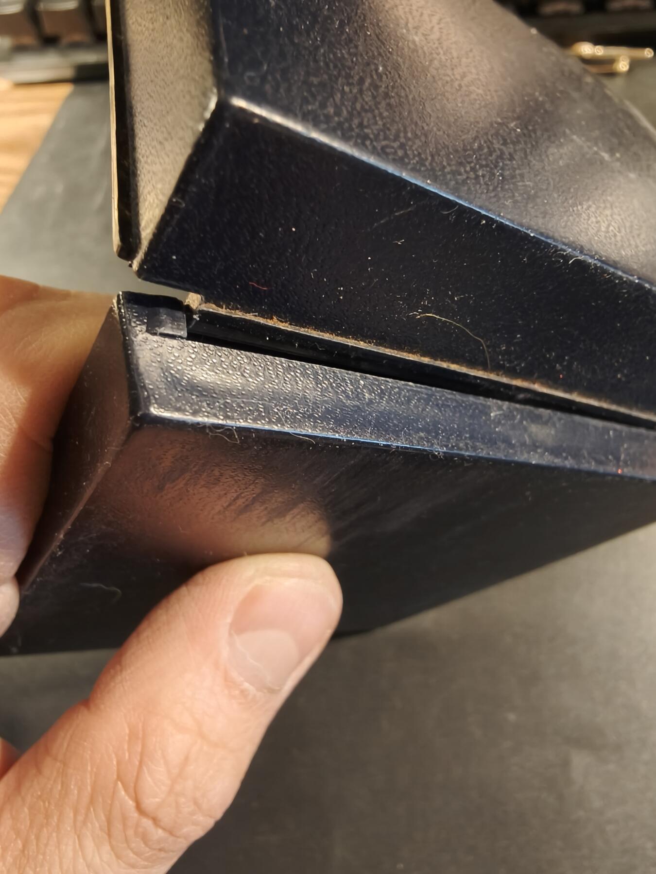 老王徽章第171期 法国存托银行与公证人协会大铜章    原盒，盒子卡扣不严    直径60mm    重量114.6g    正面人物是法国著名法学家和政治家波塔利斯。   