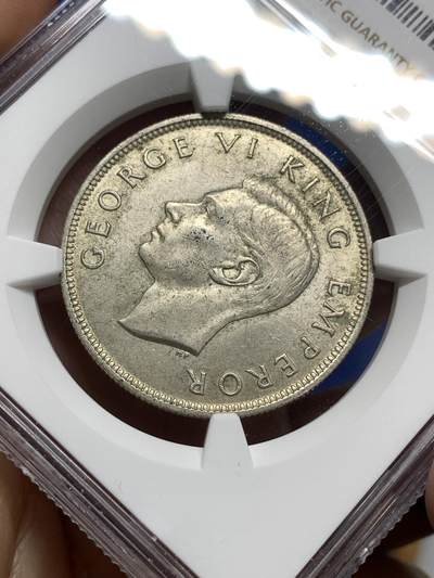 《竞宝斋》第449场 周日，周一，周二  3场连拍 （全场包邮，欢迎送拍） NGC MS62 新西兰1940年建国百年纪念半克朗银币，少见品种，状态不错。