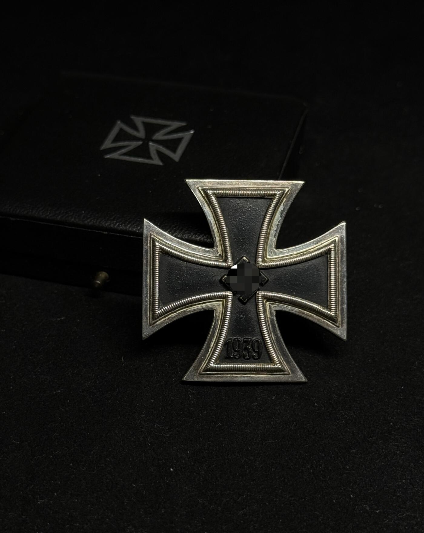 欢庆元旦！戎马世界章牌大赏第109期元旦大拍 铭记历史！德国二战一级铁十字勋章，带盒
