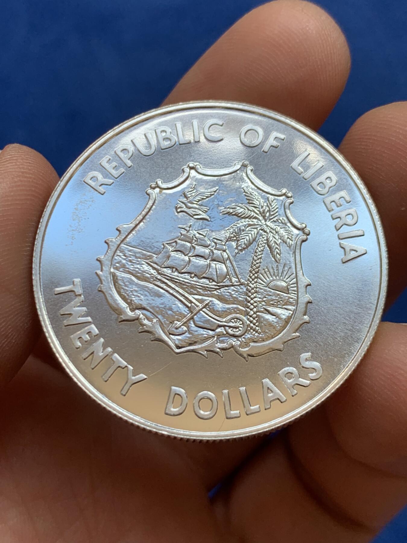 《竞宝斋》第449场 周日，周一，周二  3场连拍 （全场包邮，欢迎送拍） 利比里亚1983年国际残疾人年大银币 28.3g 925银