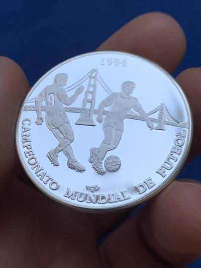 《竞宝斋》第449场 周日，周一，周二  3场连拍 （全场包邮，欢迎送拍） 古巴1994年美国世界杯银币 19.9g 999银