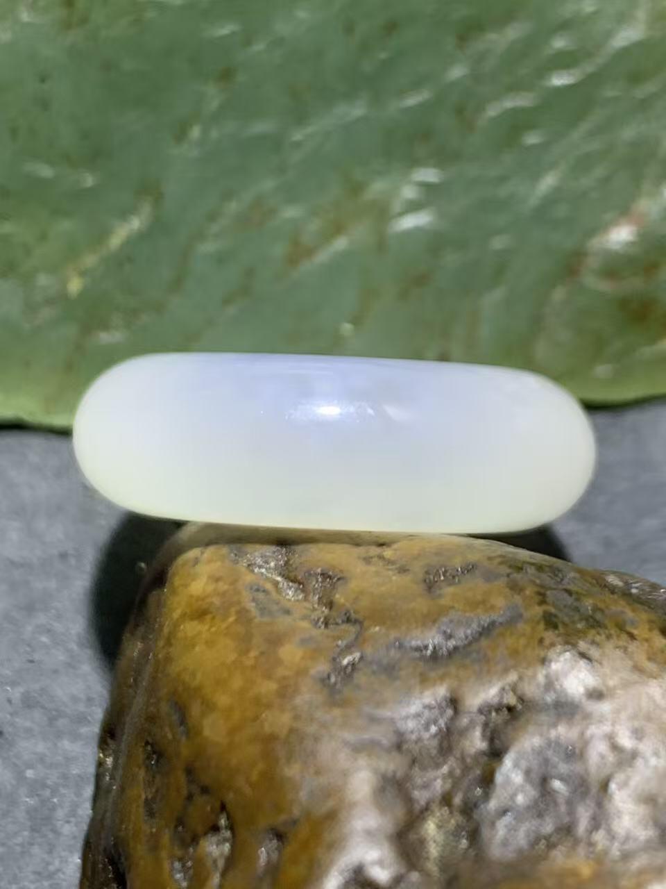 精美冰透高玉化荔枝冻玛瑙戒指一个，