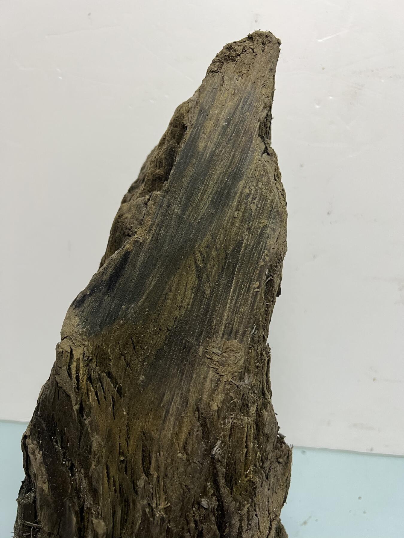 零元拍：金丝楠墩子老料 山峰 情景随型 满肉满金丝 果香满满 尺寸：32/25/15CM。