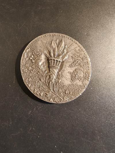 老王徽章第171期 - 法国1994年地滚球运动联合会镀银大铜章     直径50mm     重量68.4g