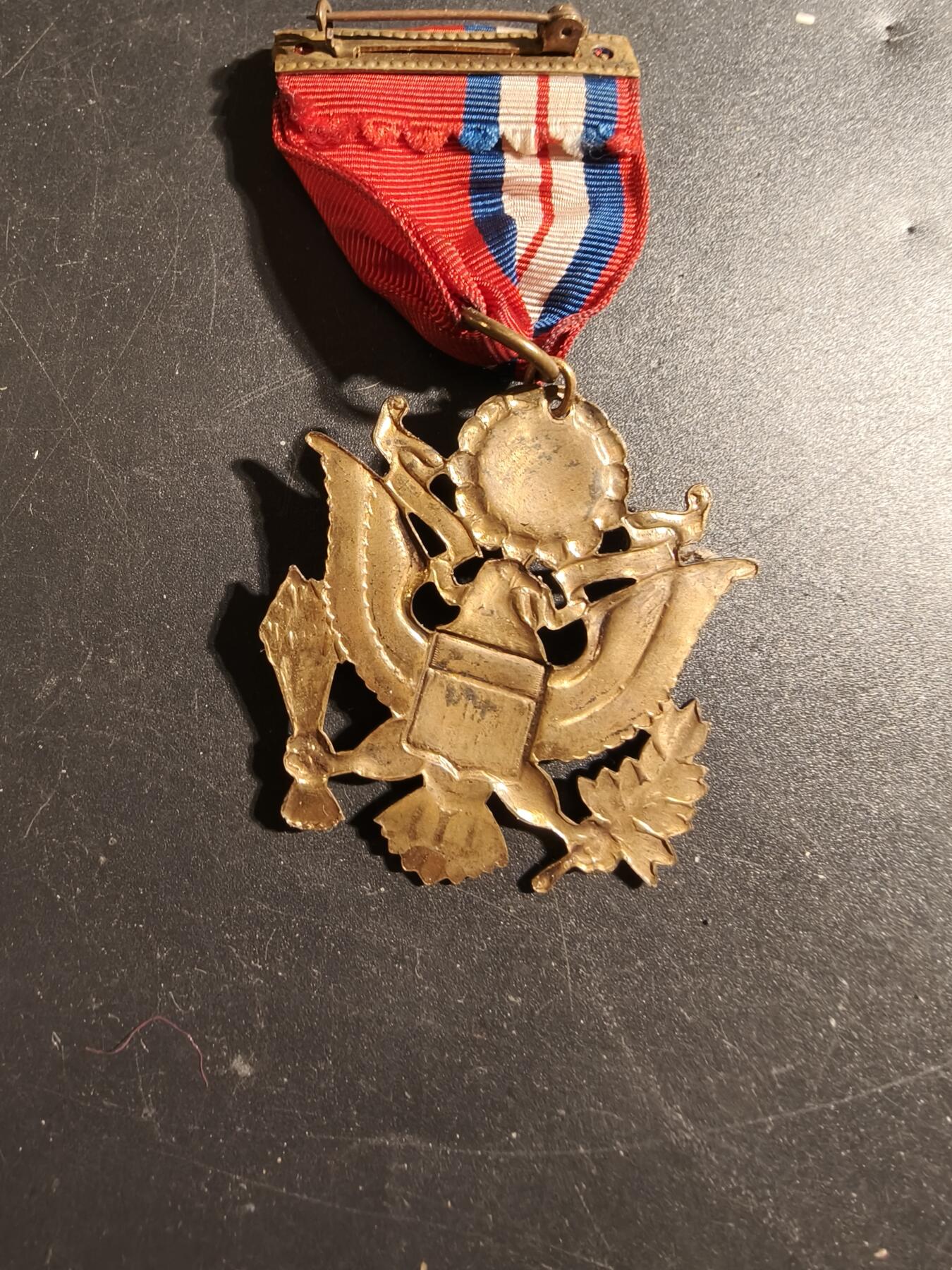 老王徽章第171期 美国陆军大檐帽帽徽改的纪念章