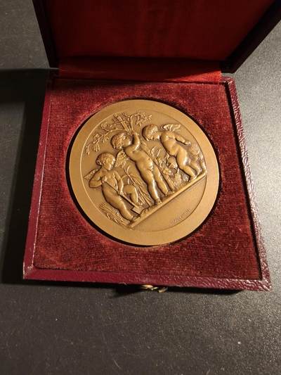 老王徽章第171期 - 法国园艺协会大铜章    原盒    园艺小天使   亨利杜布瓦作品     直径56mm     重量77.9g