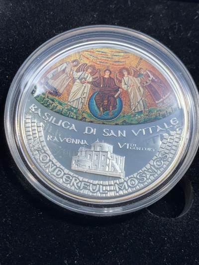 《竞宝斋》第449场 周日，周一，周二  3场连拍 （全场包邮，欢迎送拍） 库克2017年5元凹面彩色精制银币 精彩的马赛克系列-圣维塔教堂 1盎司999银 盒证全 发行量999枚