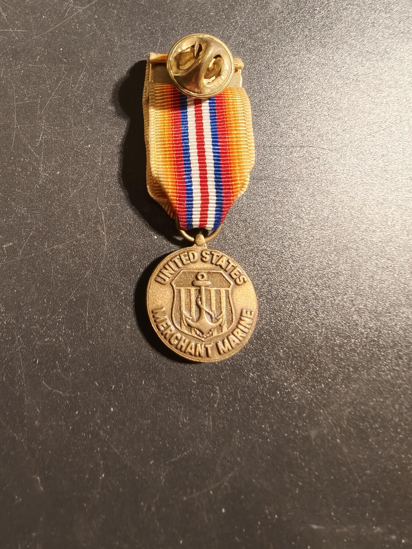 老王徽章第171期 美国海军商船队二战太平洋战区服役迷你章