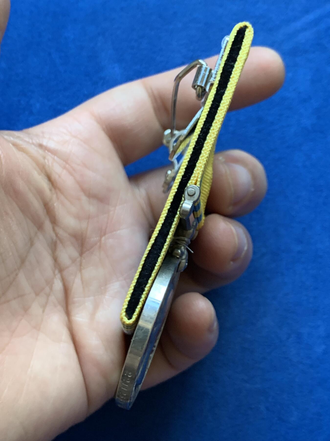 《竞宝斋》第449场 周日，周一，周二  3场连拍 （全场包邮，欢迎送拍） 英国1950-53朝鲜战争奖章 两联联排 礼服挂 包括：英国朝鲜战争奖章和联合国朝鲜战争服役奖章  带边铭授予皇家炮兵