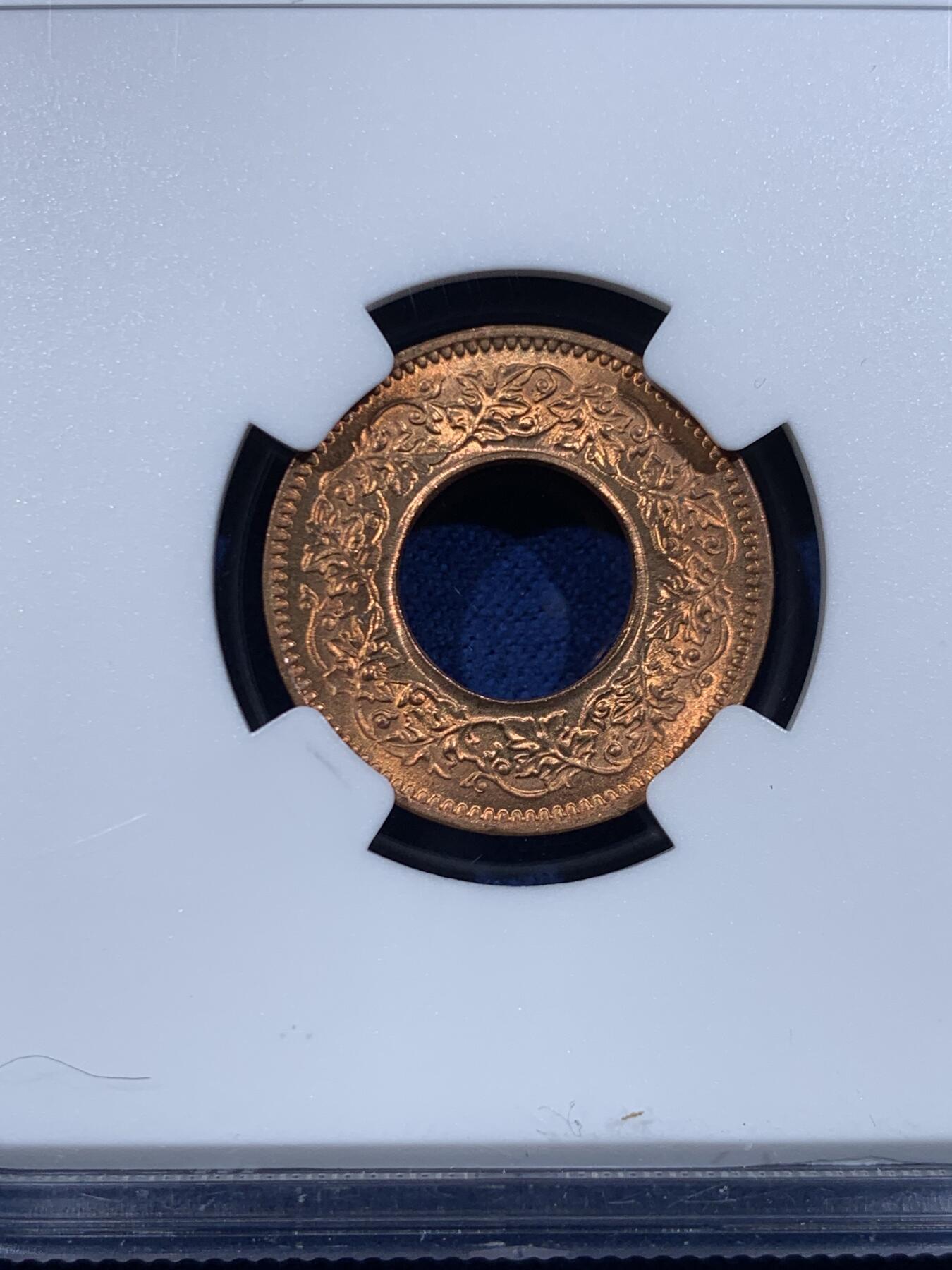 《竞宝斋》第449场 周日，周一，周二  3场连拍 （全场包邮，欢迎送拍） NGC MS67RD 英属印度 1943年 1PICE 中孔铜币 冠军分