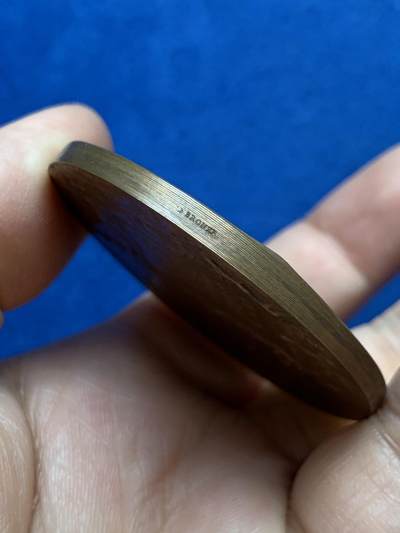 《竞宝斋》第449场 周日，周一，周二  3场连拍 （全场包邮，欢迎送拍） 法国鲁昂市建筑工会纪念铜章 56.2克 49.8mm 铜标边铭 带盒