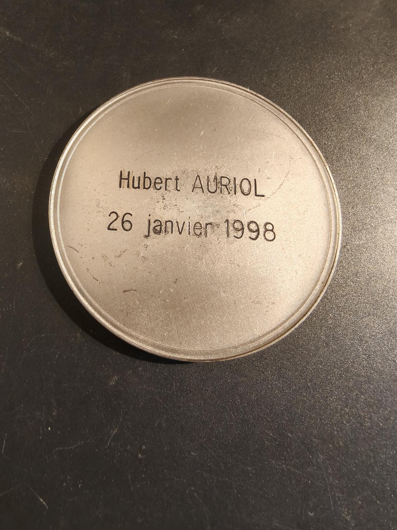 老王徽章第171期 法国城市维苏尔镀银大铜章     直径68mm     重量140g