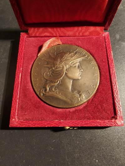 老王徽章第171期 - 法国战争部射击竞赛大铜章    原盒    亨利杜布瓦作品     戎装玛丽安娜     直径50mm     重量54.9g
