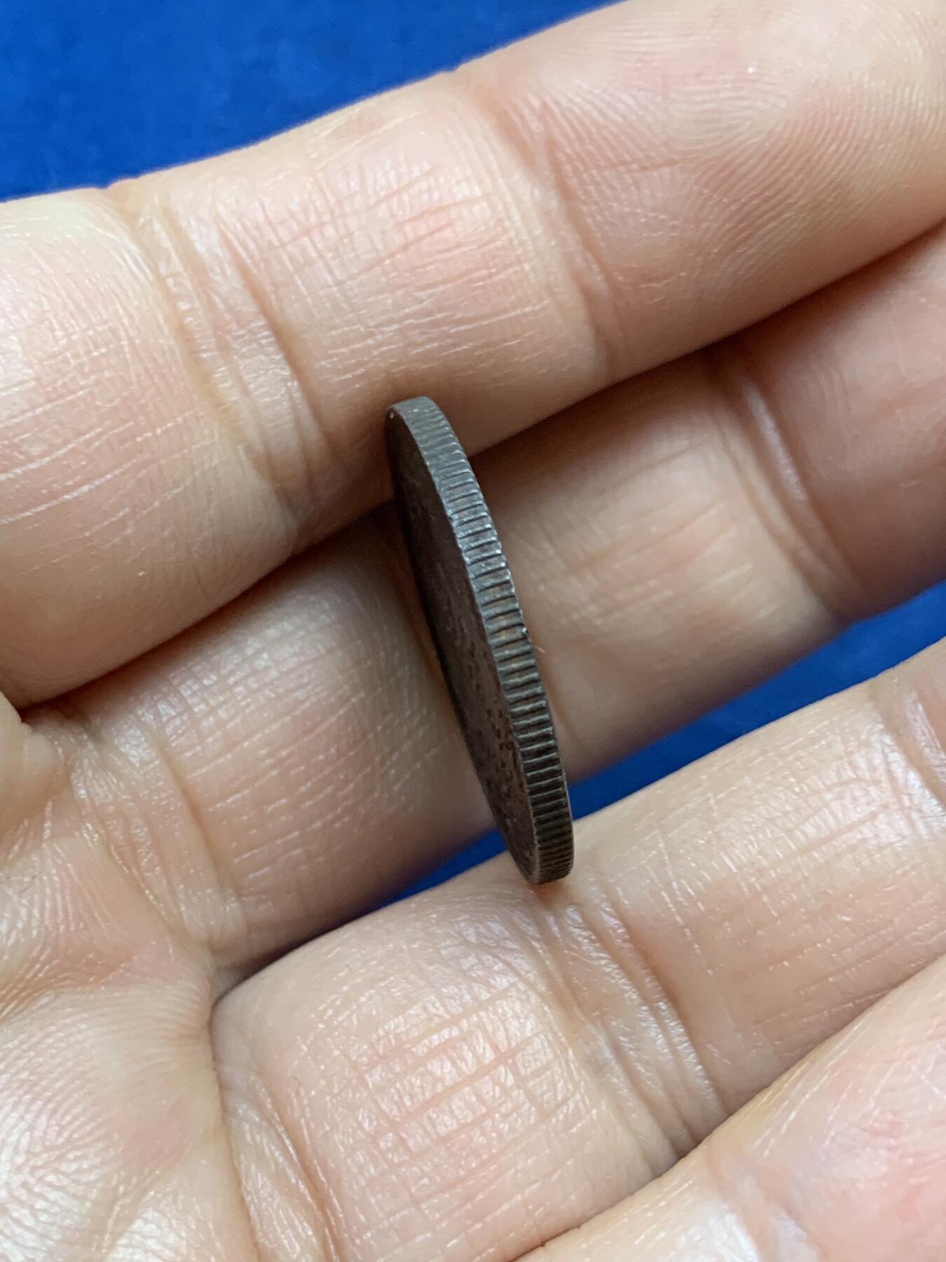 《竞宝斋》第449场 周日，周一，周二  3场连拍 （全场包邮，欢迎送拍） 英国1880年维多利亚小维先令银币 细节见图