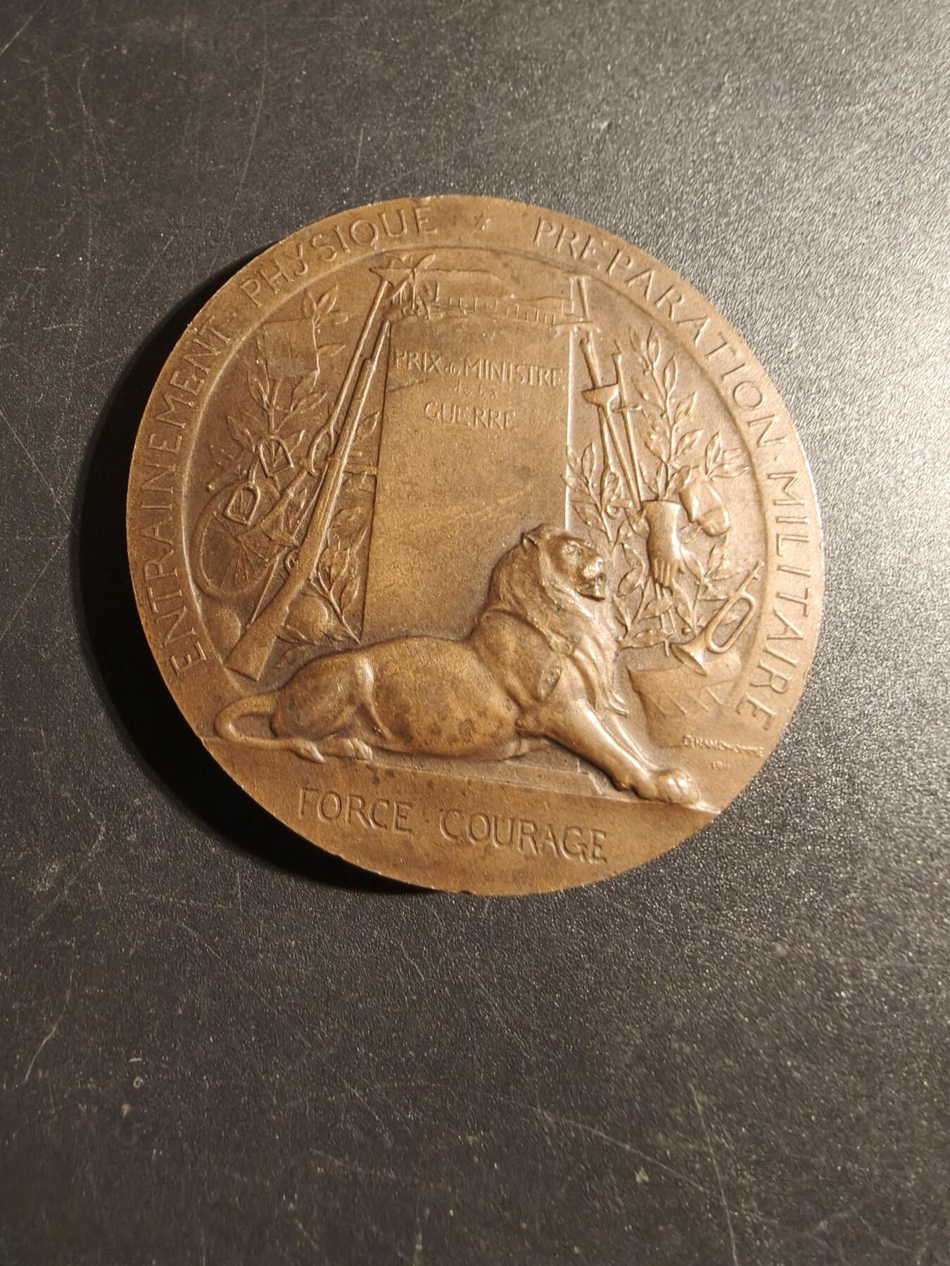 老王徽章第171期 法国战争部军事准备大铜章     直径50mm     重量67.9g      大师普鲁多姆作品